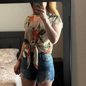 Sienna Sky Women's V-neck Button Short Sleeve Tropical print Top Size XS